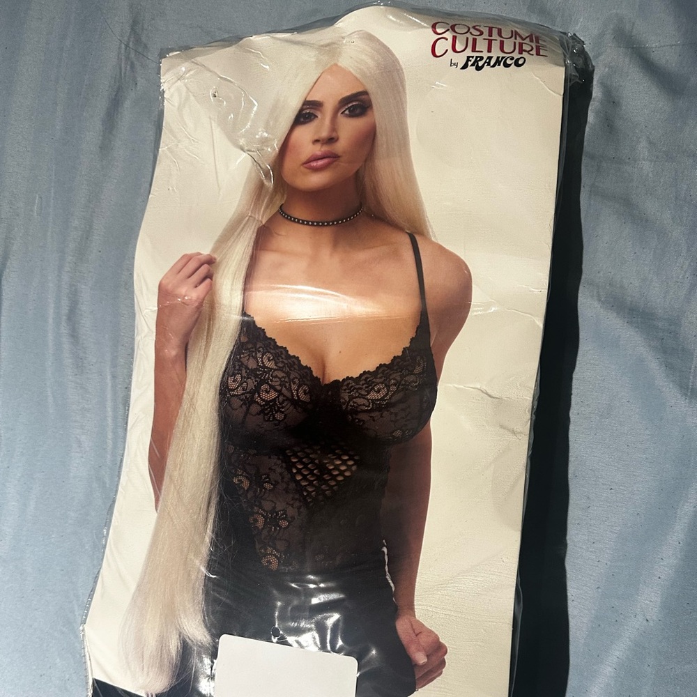 Blonde wig from fashion nova